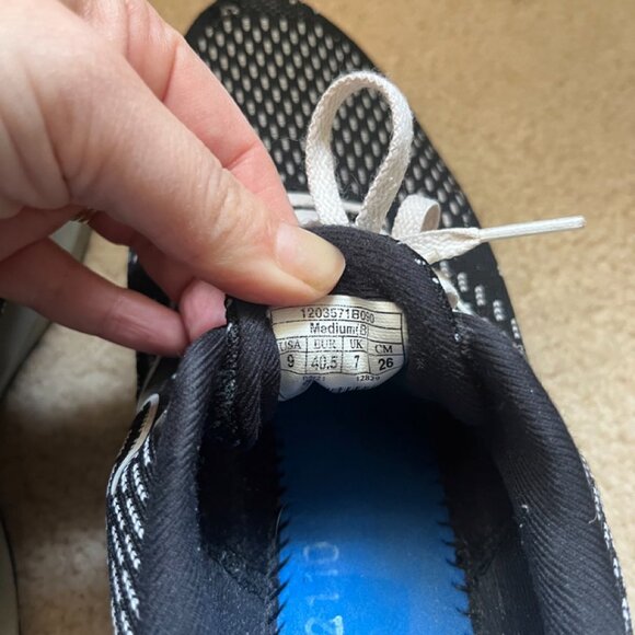 Women's Brooks Levitate 5 Black and White Sneakers Shoes Size 9 - Picture 7 of 9